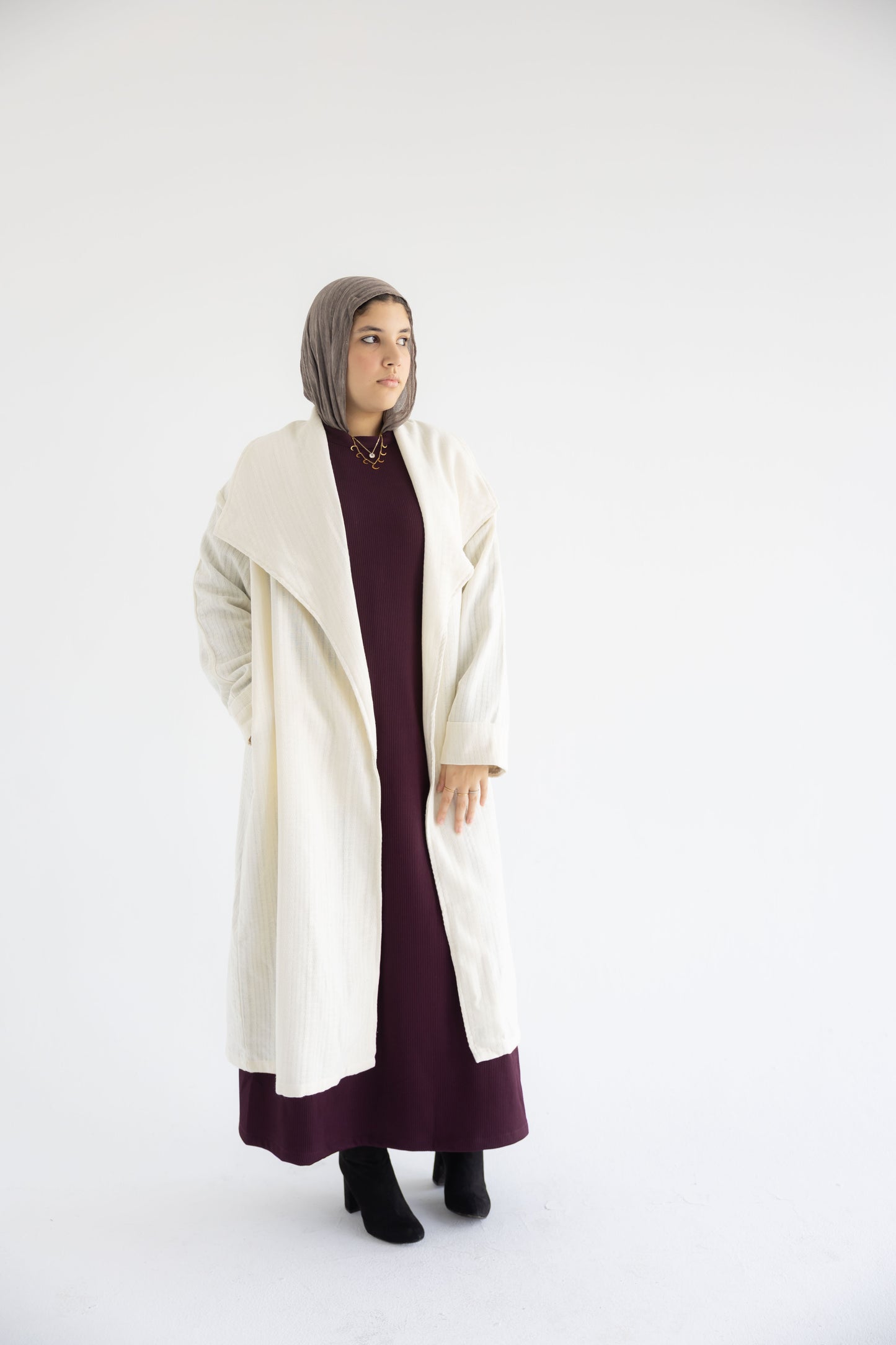 Defa' Drape Cardigan in Ivory (دِفْء)