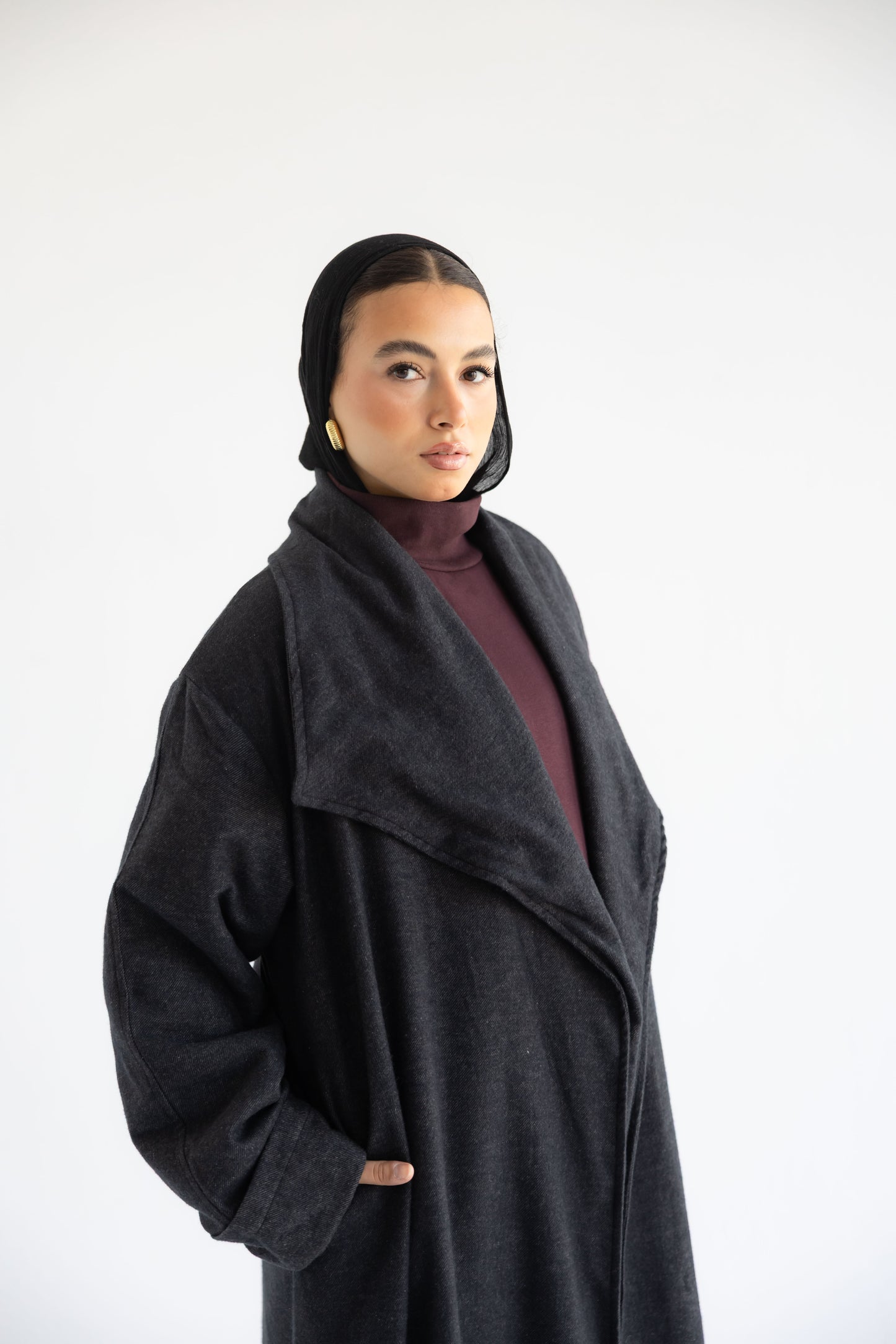 Defa' Drape Cardigan in Noir (دِفْء)