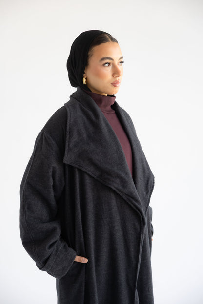 Defa' Drape Cardigan in Noir (دِفْء)