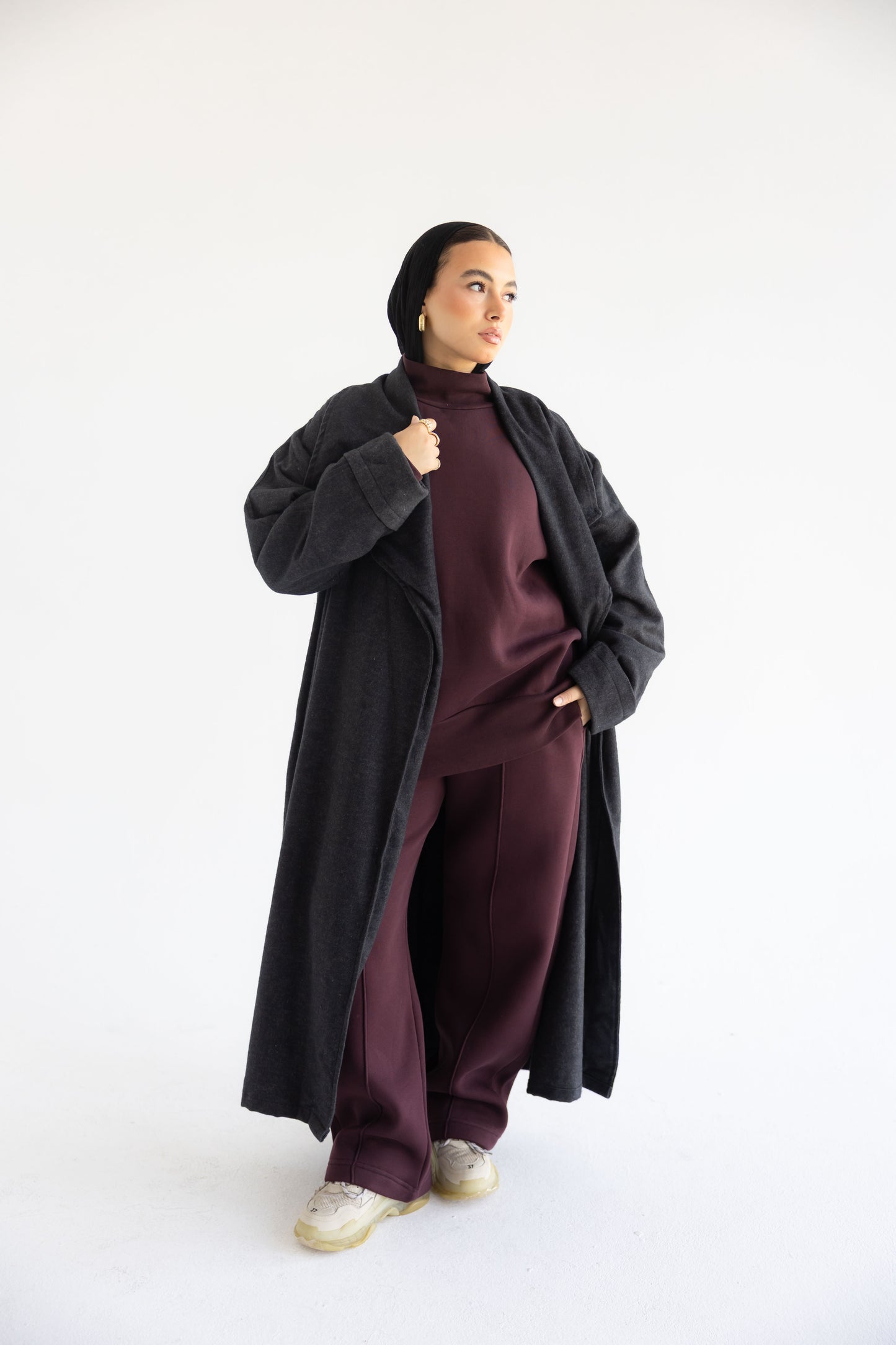 Defa' Drape Cardigan in Noir (دِفْء)
