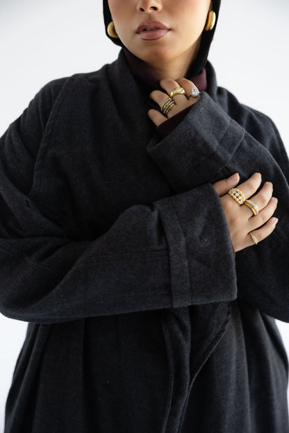 Defa' Drape Cardigan in Noir (دِفْء)